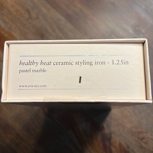 Healthy Heat Ceramic Styling Iron 1 1/4 Inch
1.25 IN - Picture 5 of 6